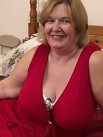 Large british mature lady with big natural tits getting dirty