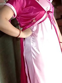 Beautiful mature women are opening their succulent pussies to tempt.