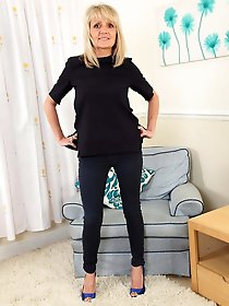 Dressed to undressed from OlderWomanFun