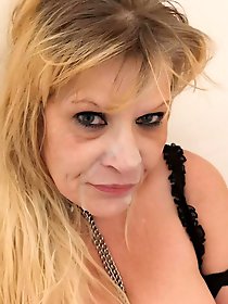 Pushy wife enjoys anal sex