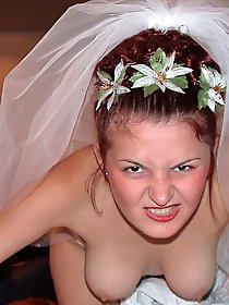 Kinky mature chick posing undressed on camera