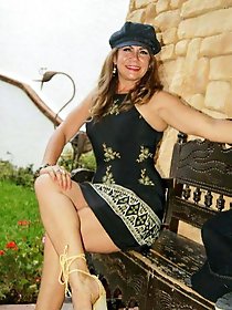 Crazy mature cutie trying to tease