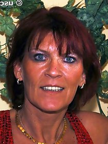 Photo shoot with german amateur redhead MILF Angela