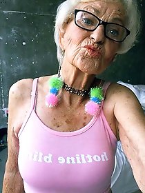 Young-looking older ladies are fingering their cunt