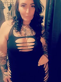 Shocking mature housewife is posing seminaked