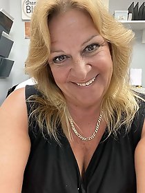 Tessa Feeling Pretty