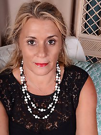 Hairy american housewife playing around