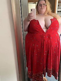 Chubby mature cuties are spreading their hips on cam