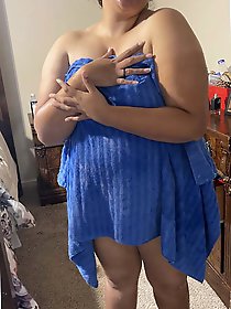 Milfmonica displays herself again